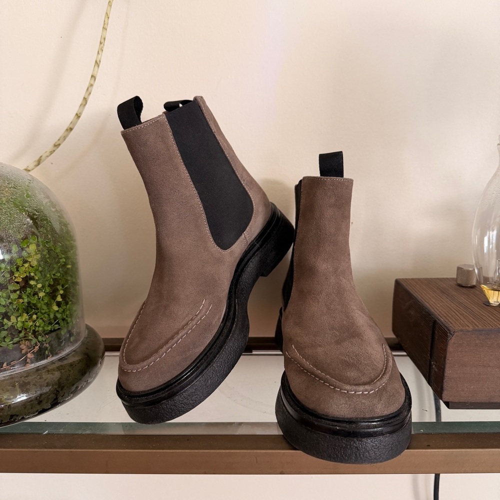 KIKIE Flat Platform Chelsea Boots